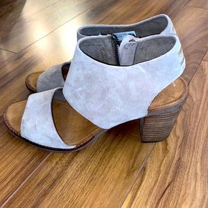 TOMS Beige Heel Shoes Size 9.5